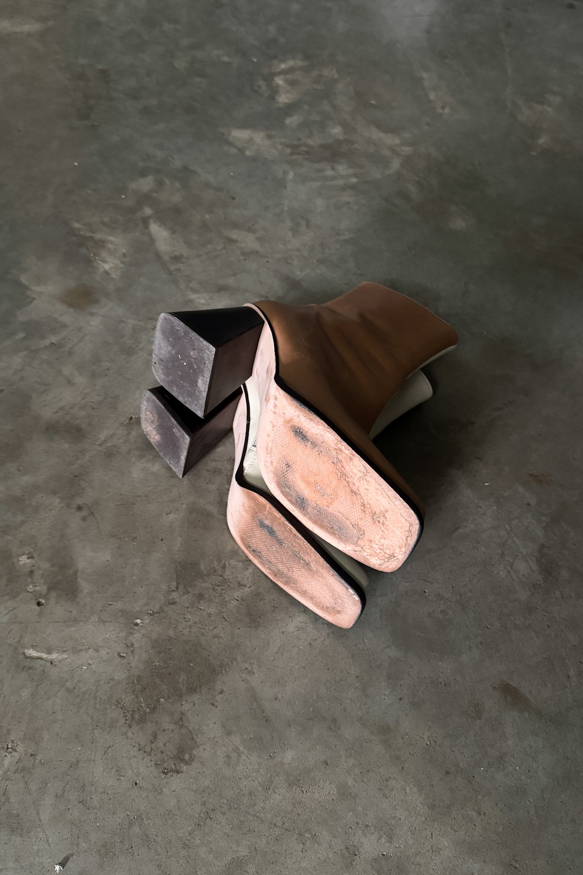 ALOHAS Contrast Leather Boots
