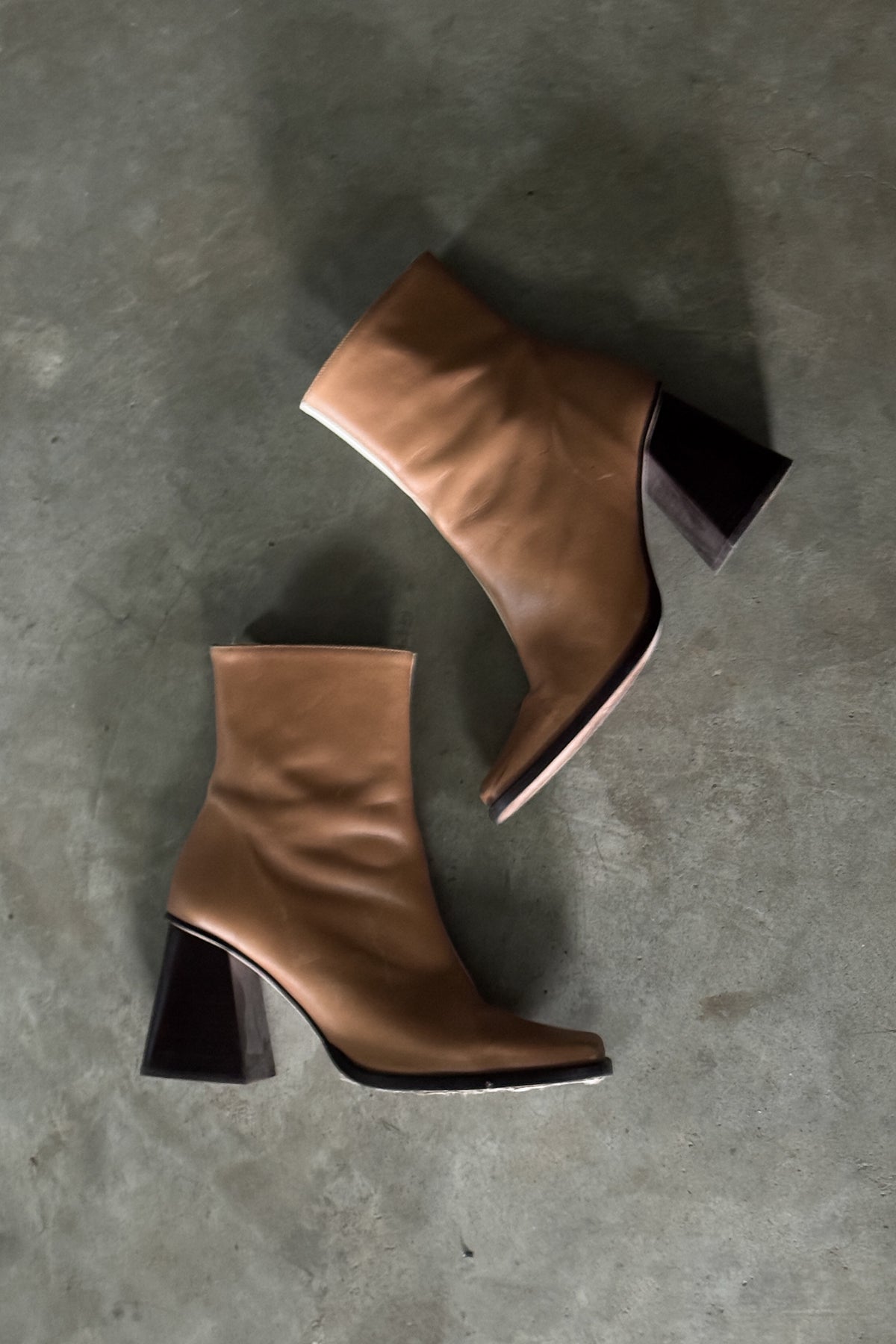 ALOHAS Contrast Leather Boots