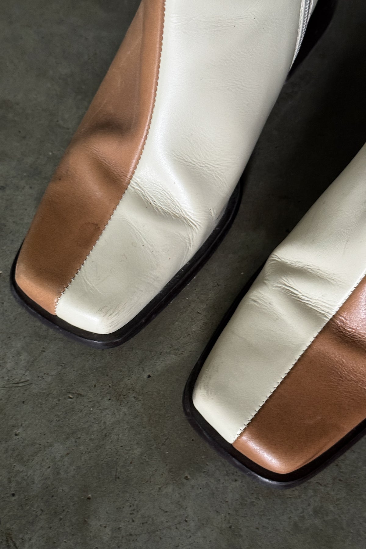 ALOHAS Contrast Leather Boots