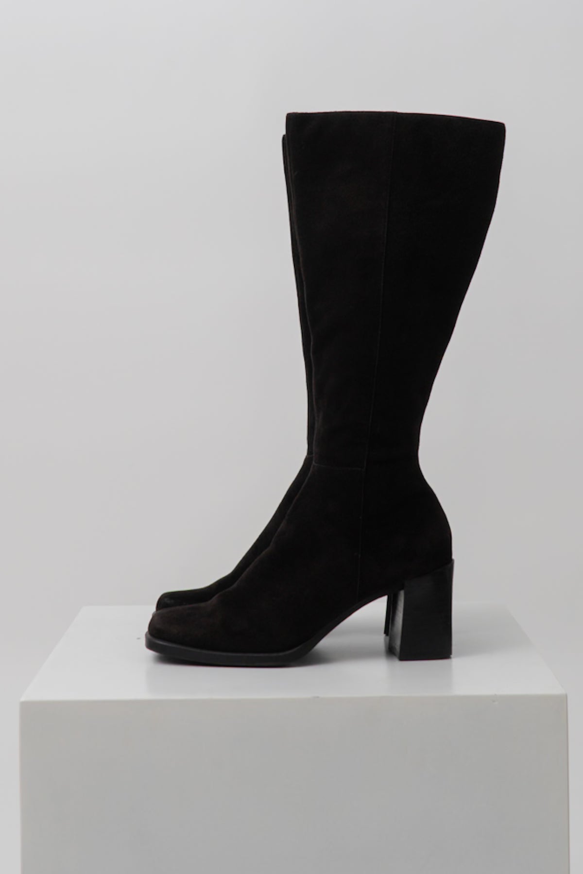 Vintage LORD & TAYLOR Black Suede Boots