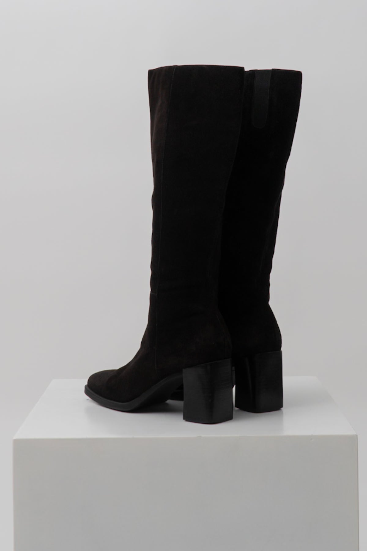 Vintage LORD & TAYLOR Black Suede Boots