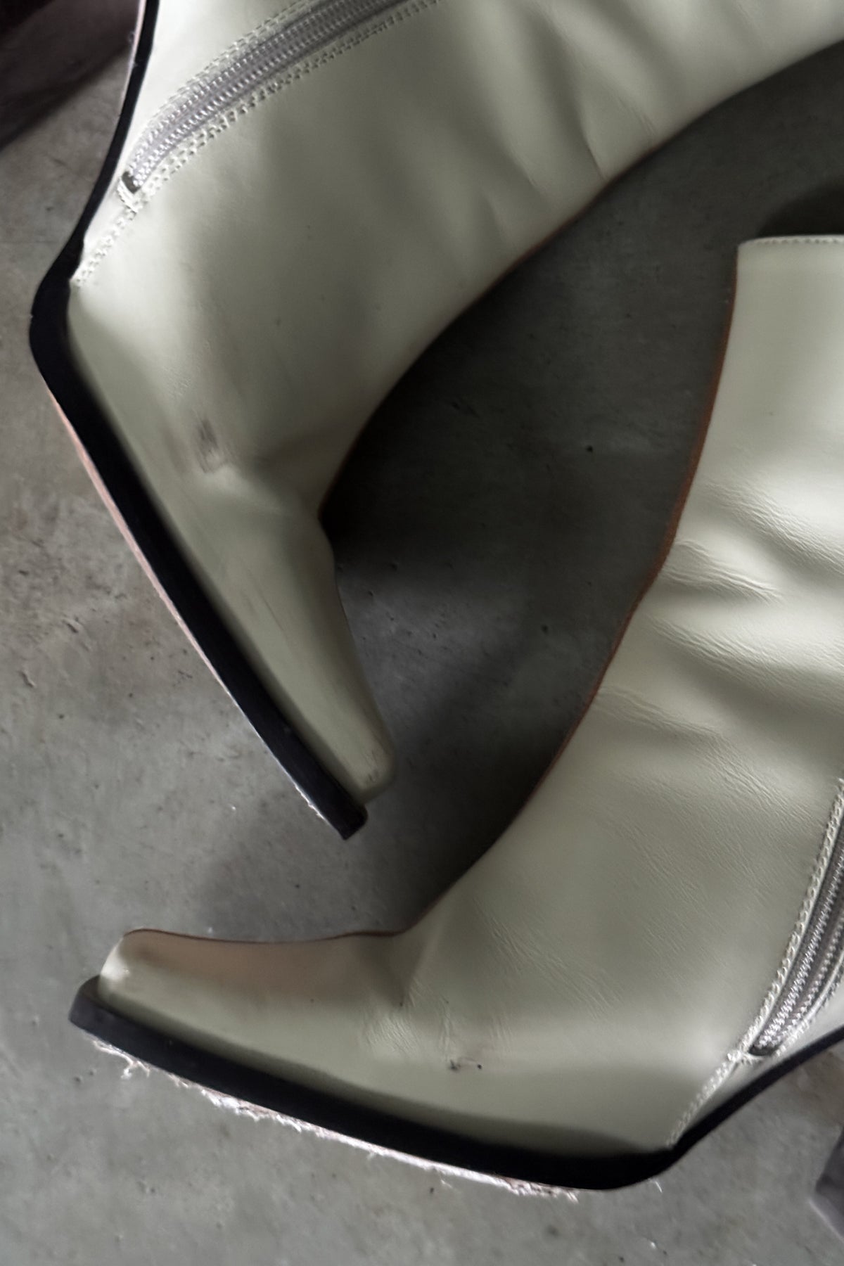 ALOHAS Contrast Leather Boots
