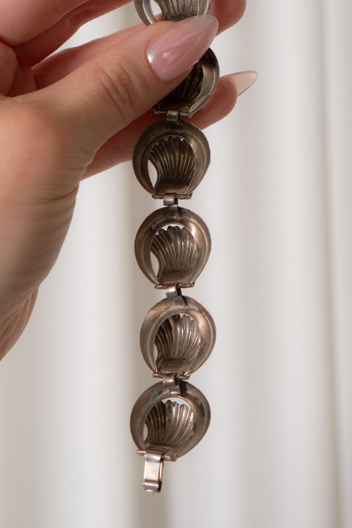 Silver Tone Chunky Shell Bracelet
