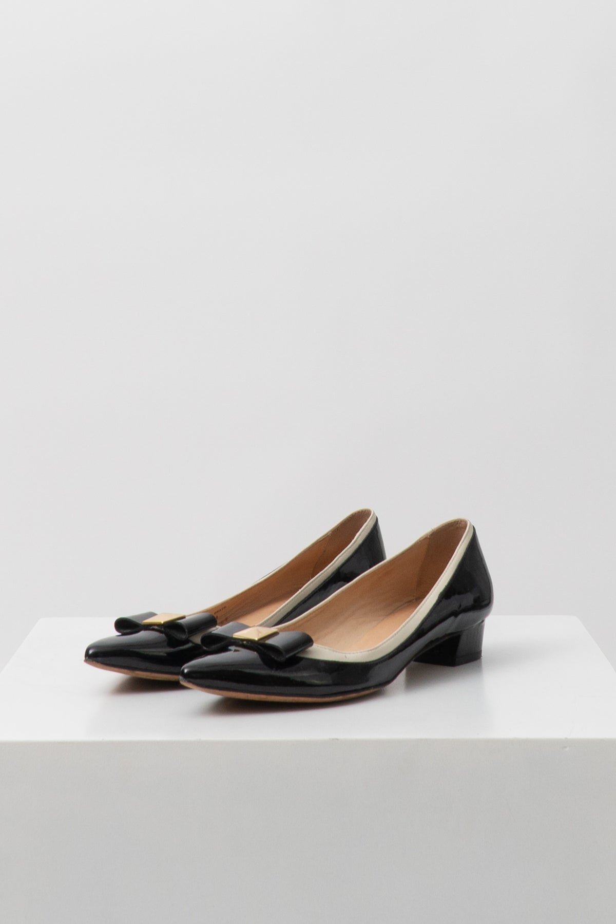 KATE SPADE Two-Tone Patent Leather Bow Heels