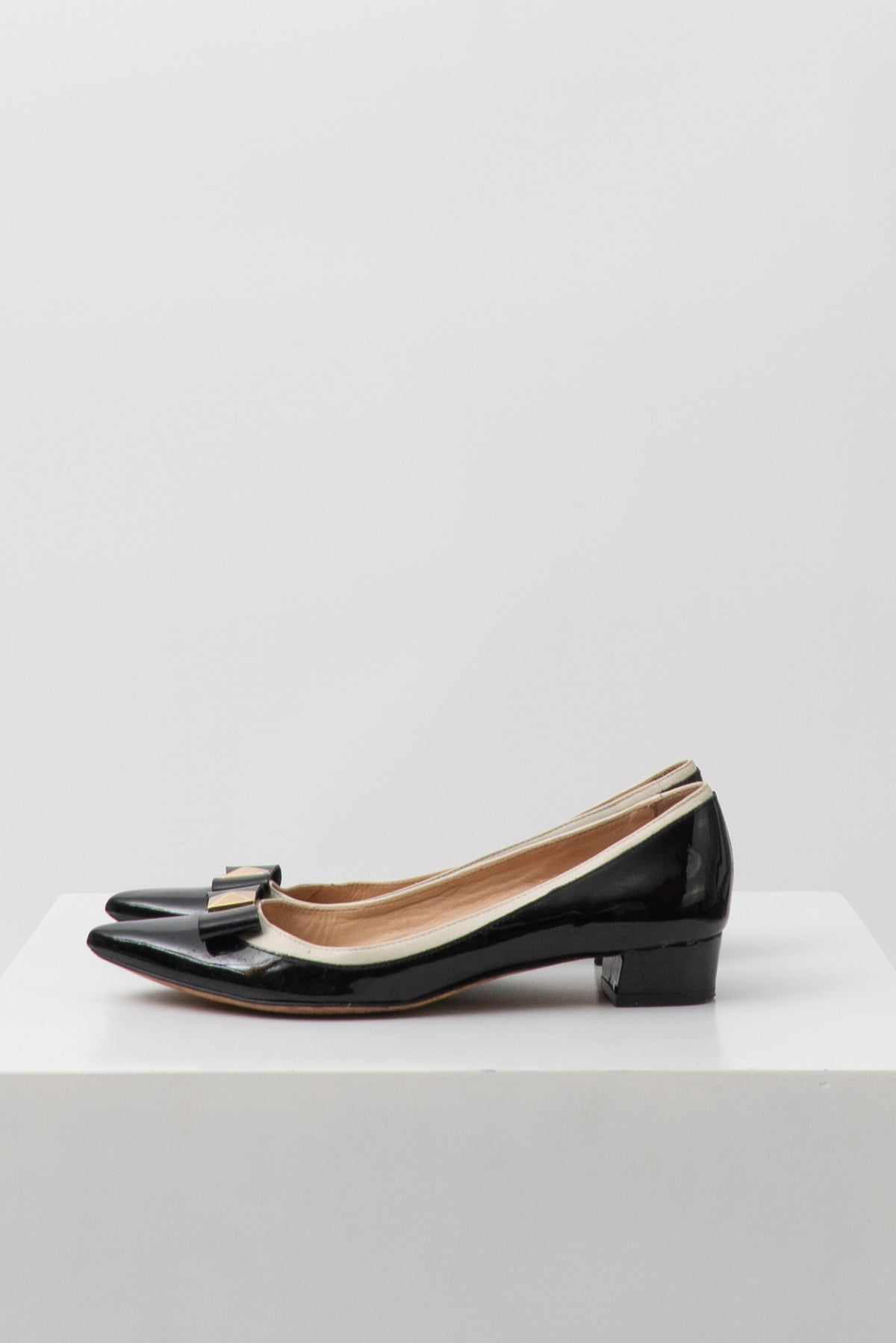 KATE SPADE Two-Tone Patent Leather Bow Heels