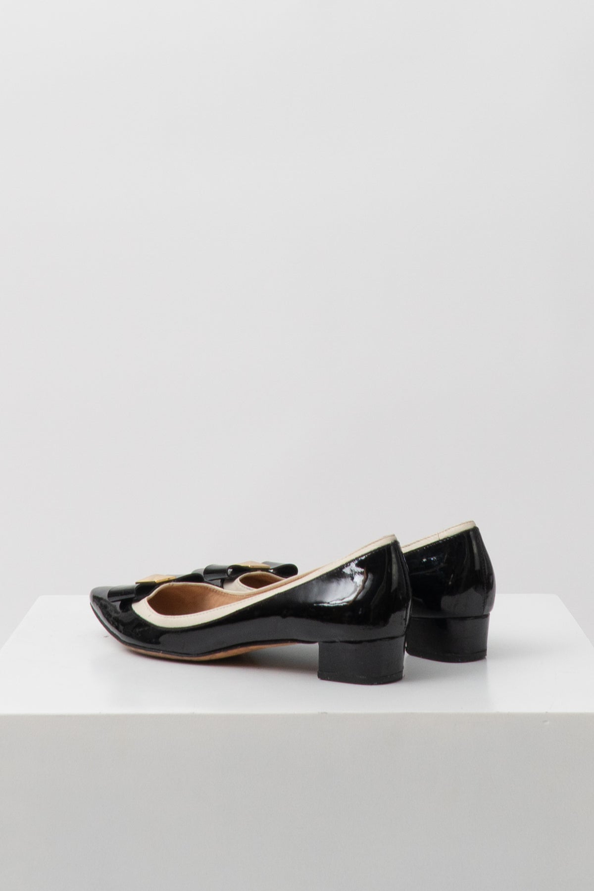 KATE SPADE Two-Tone Patent Leather Bow Heels