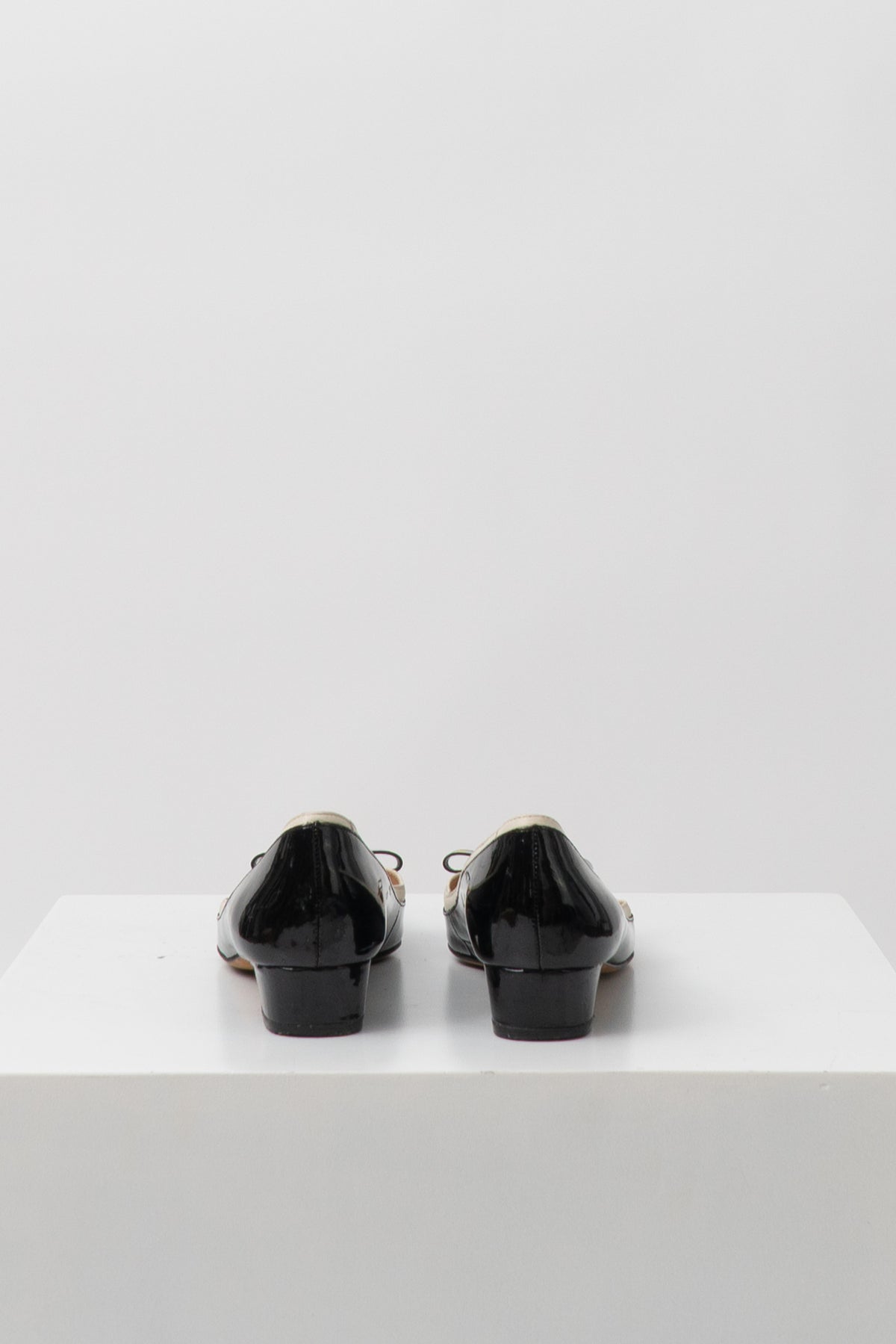 KATE SPADE Two-Tone Patent Leather Bow Heels