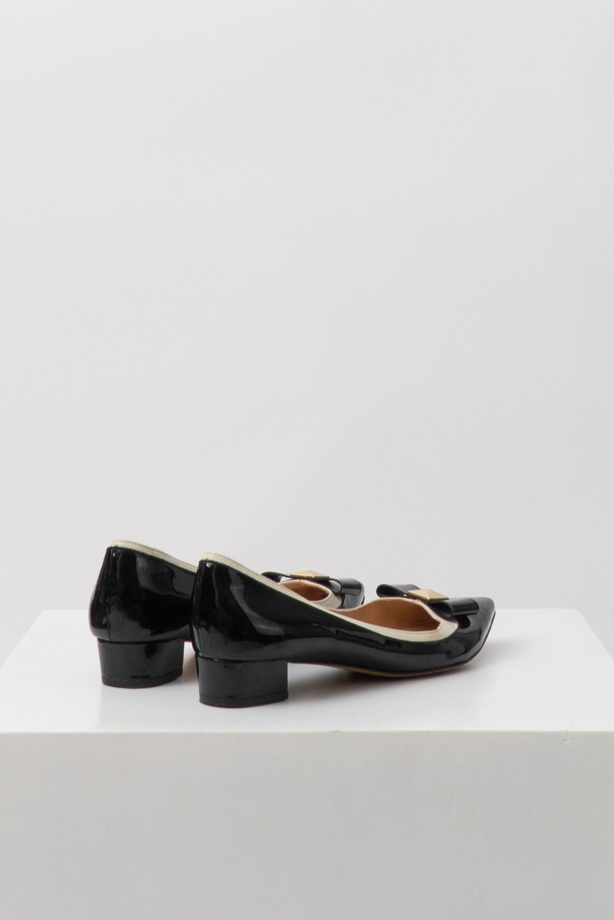 KATE SPADE Two-Tone Patent Leather Bow Heels