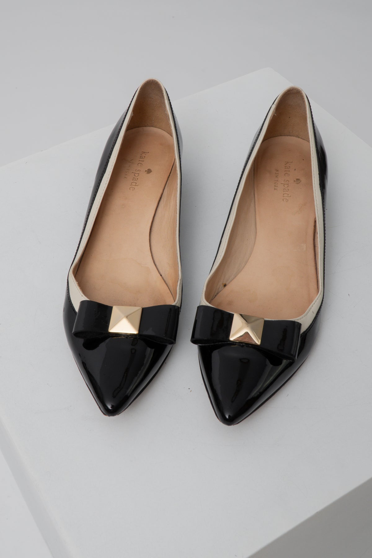 KATE SPADE Two-Tone Patent Leather Bow Heels