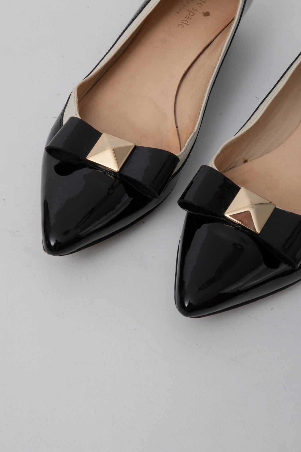 KATE SPADE Two-Tone Patent Leather Bow Heels