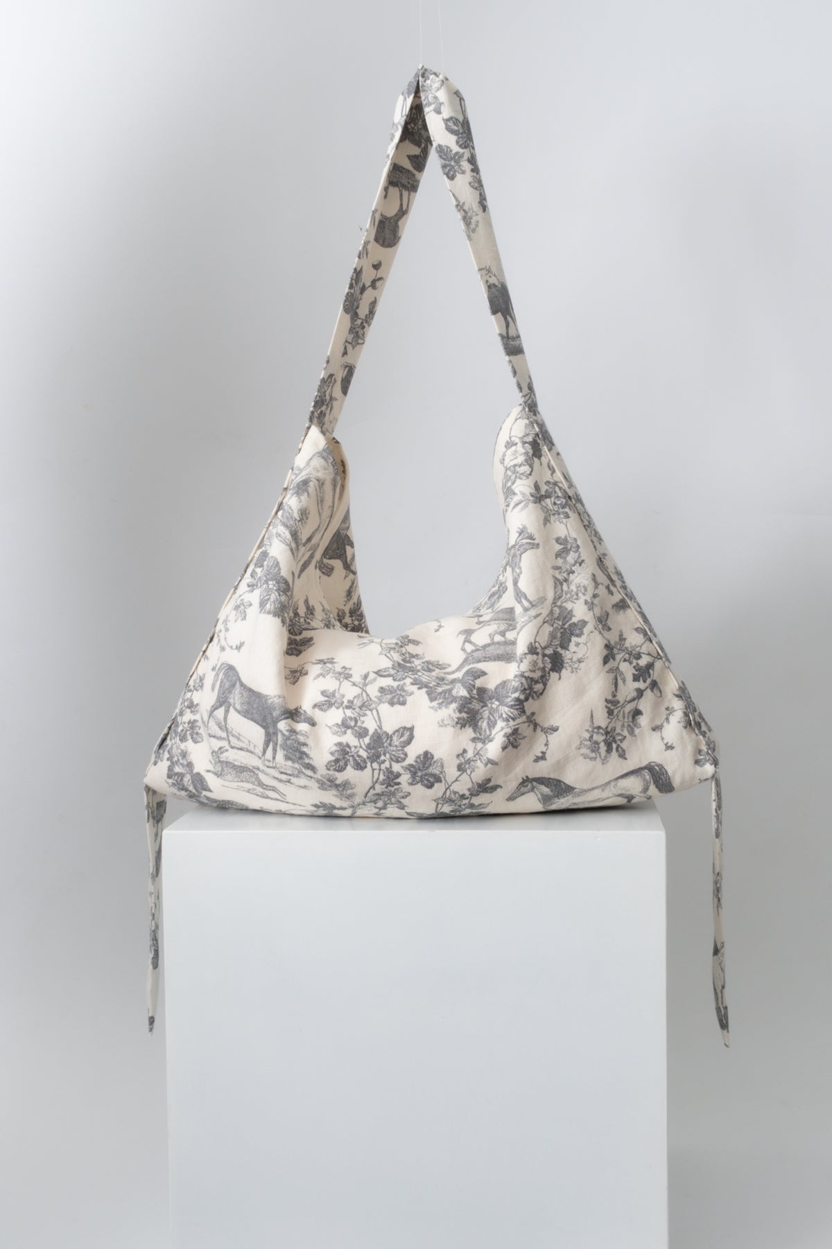 RARE FIEN Handmade French Linen Toile Tote Bag