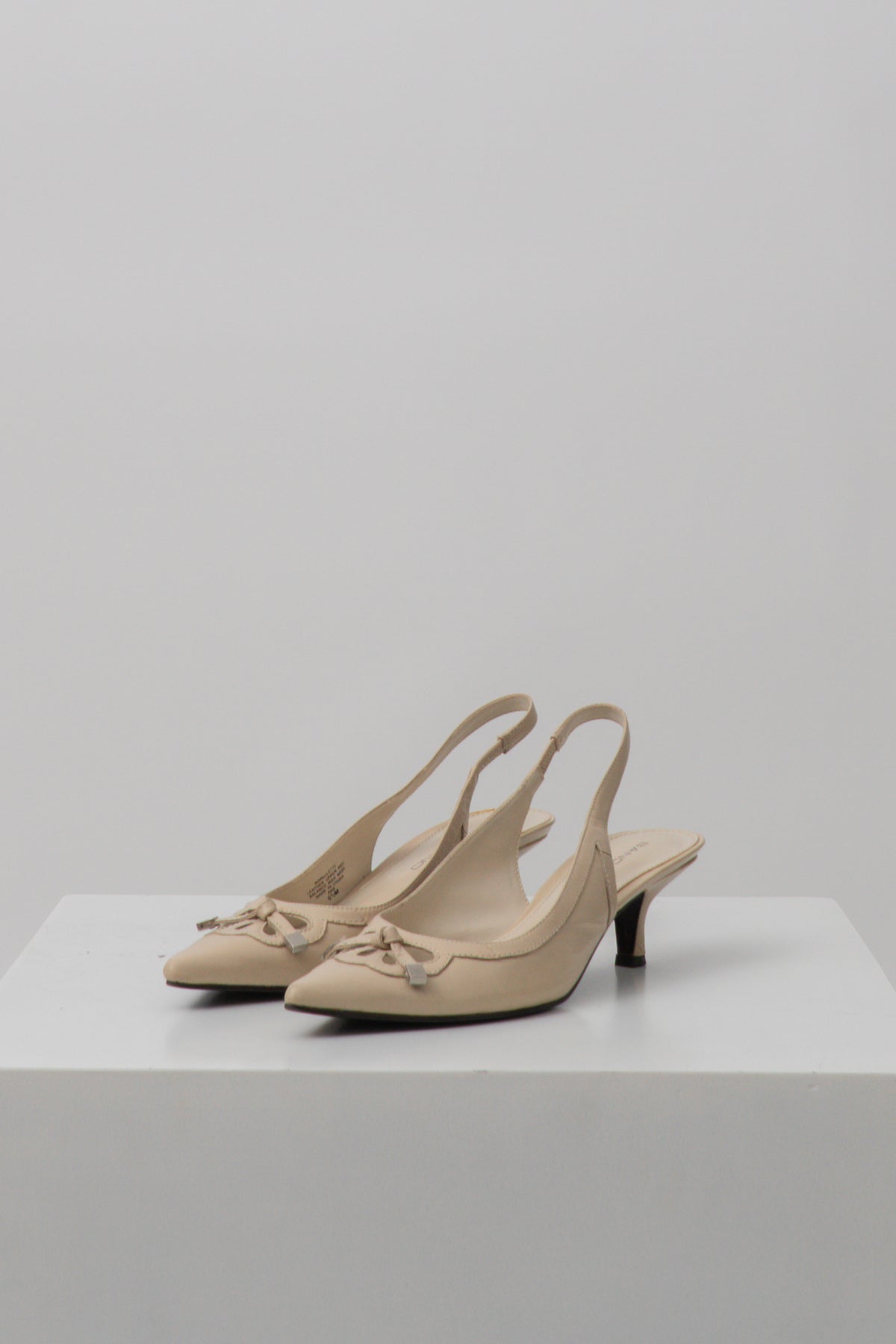 Vintage Cream Slingback Kitten Heels