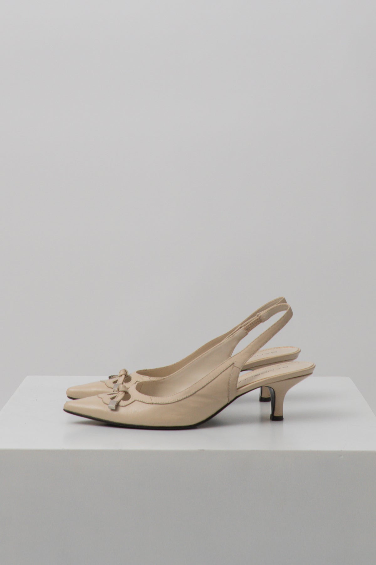 Vintage Cream Slingback Kitten Heels