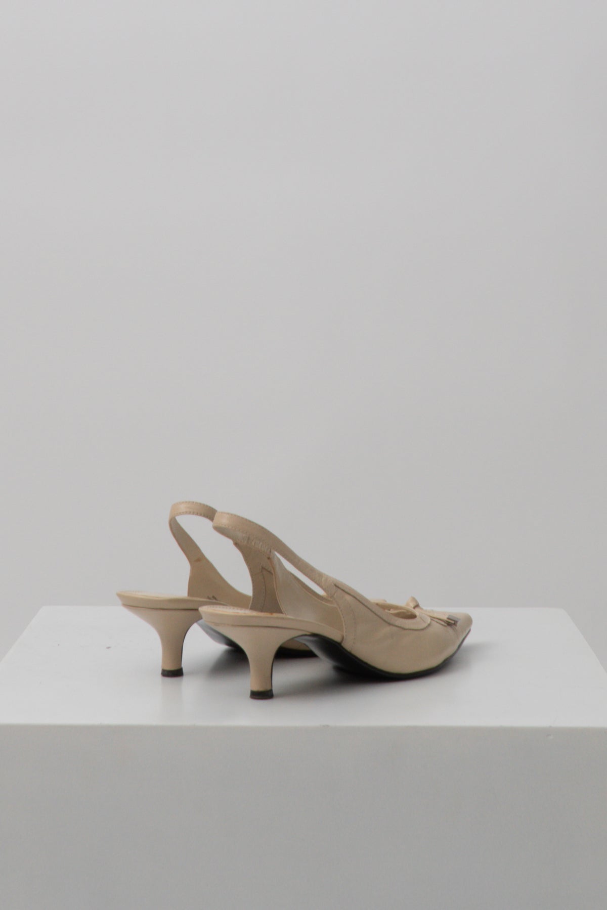 Vintage Cream Slingback Kitten Heels