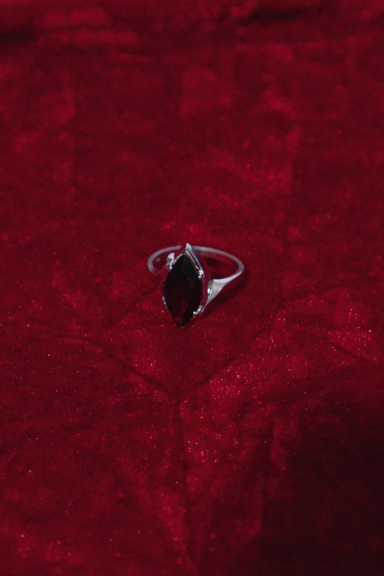 Vintage 925 Sterling Silver Marquise Garnet Ring