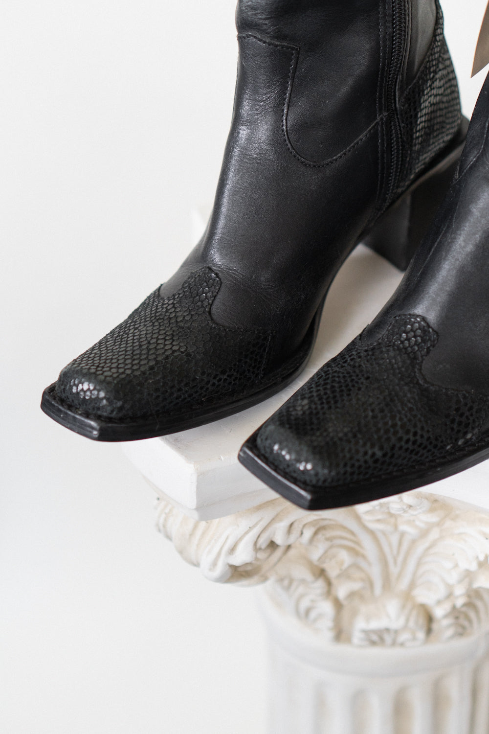 Vintage Black Leather Snakeskin Wingtip Boots
