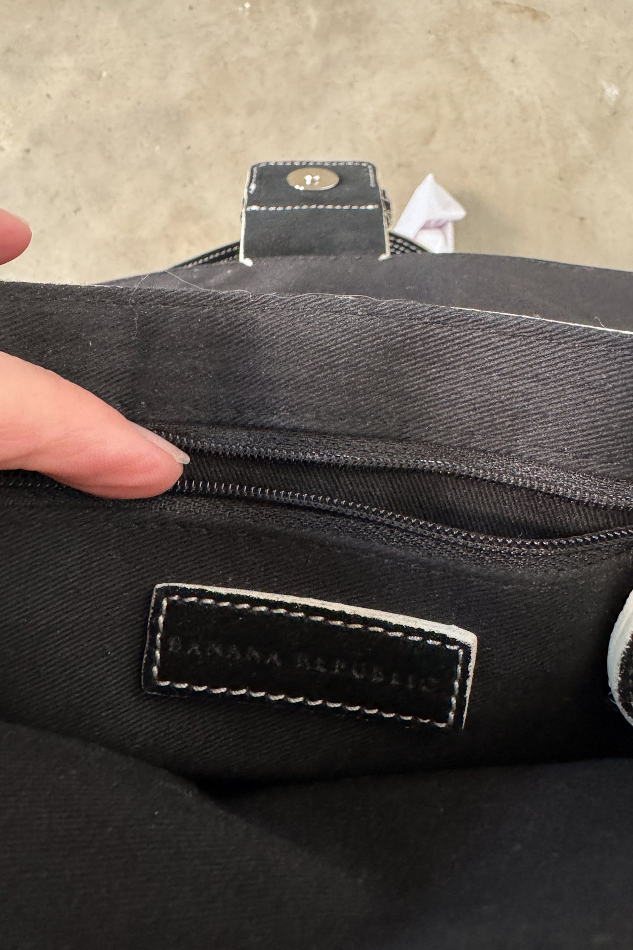 Y2K Banana Republic 100% Black Suede Shoulder Bag