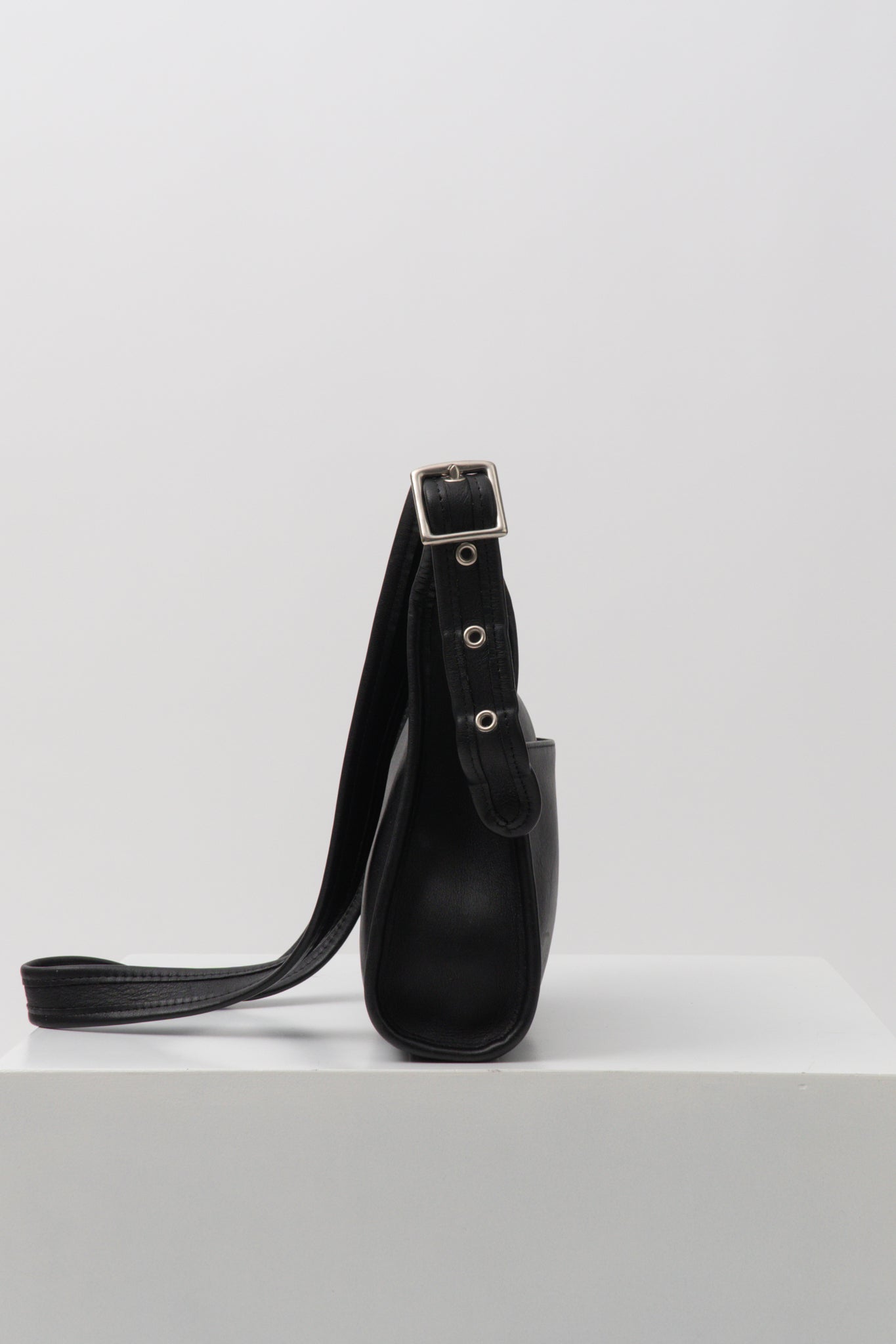 Vintage COACH Legacy Small Zip in Black / Silver – Rare Fien