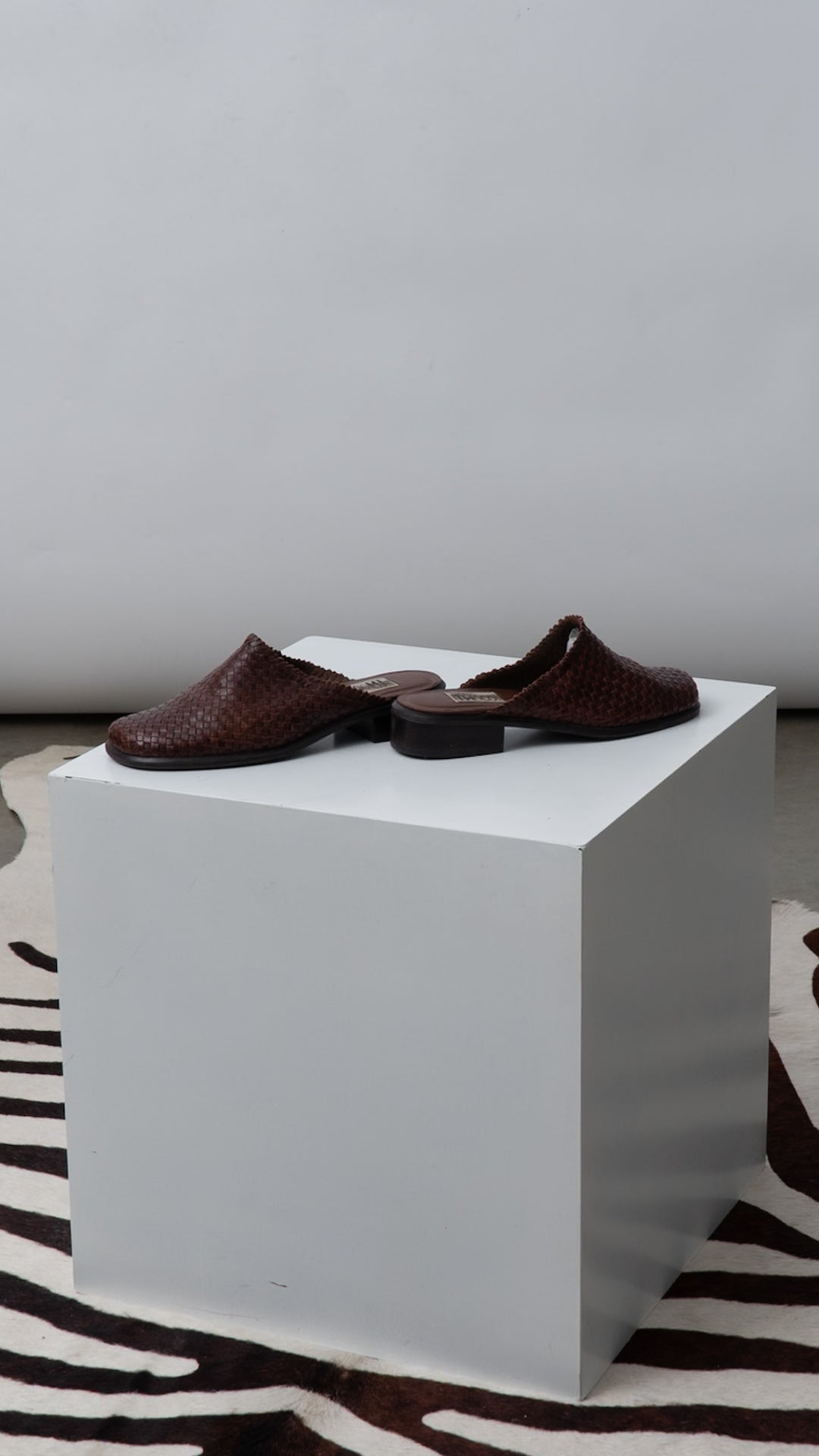 VTG Brown 100% Leather Woven Mules